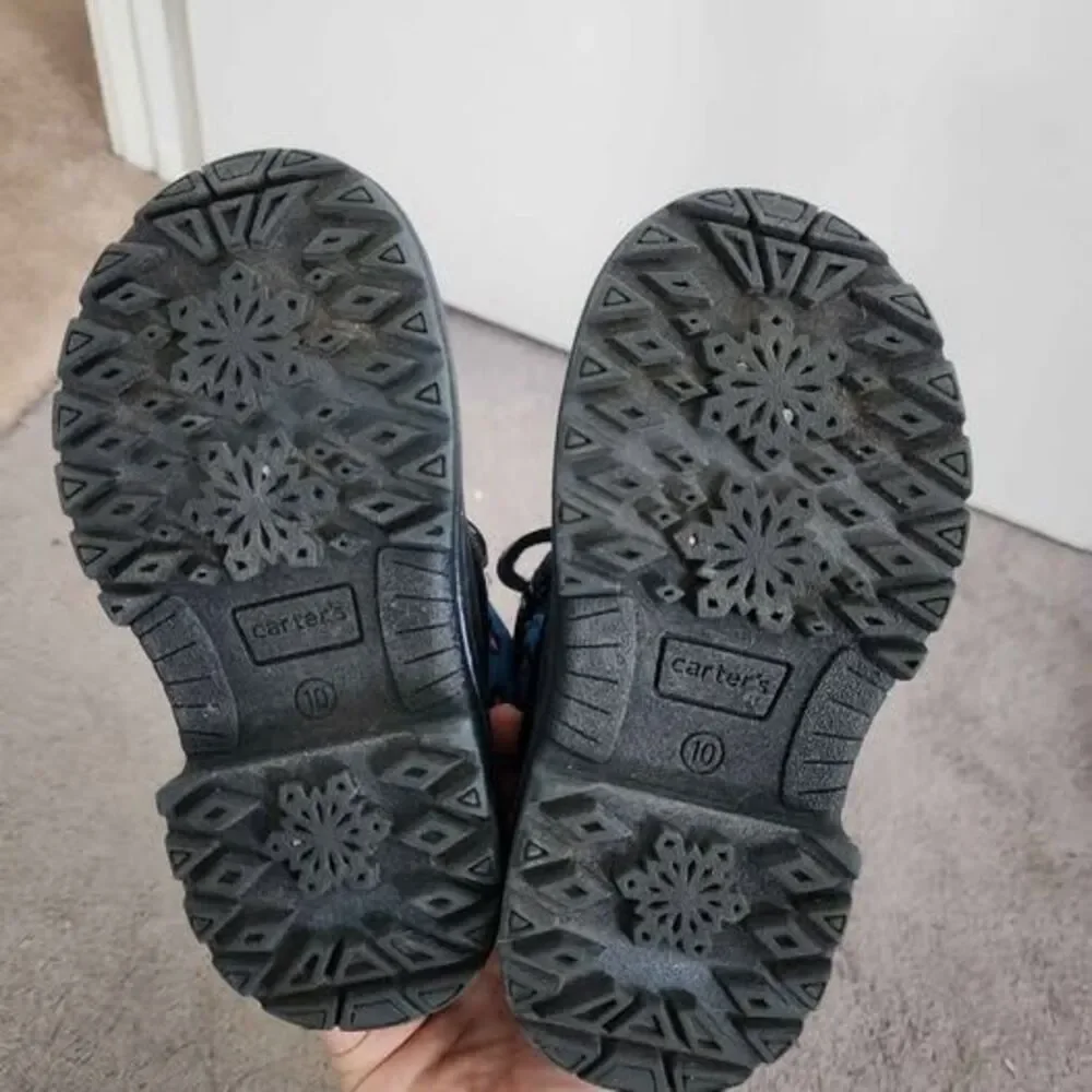 Carter's size 10 snowboots